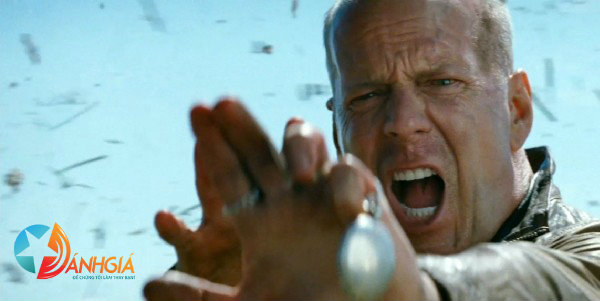 Bruce-Willis-in-Looper-2012-Movie-Image-600x301