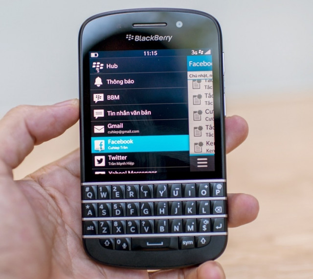 BlackBerry Q10: sự trở lại của bàn phím QWERTY vật lý